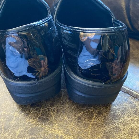 Ingaro women’s size 9 clog style butterfly print shoes - Picture 3 of 5